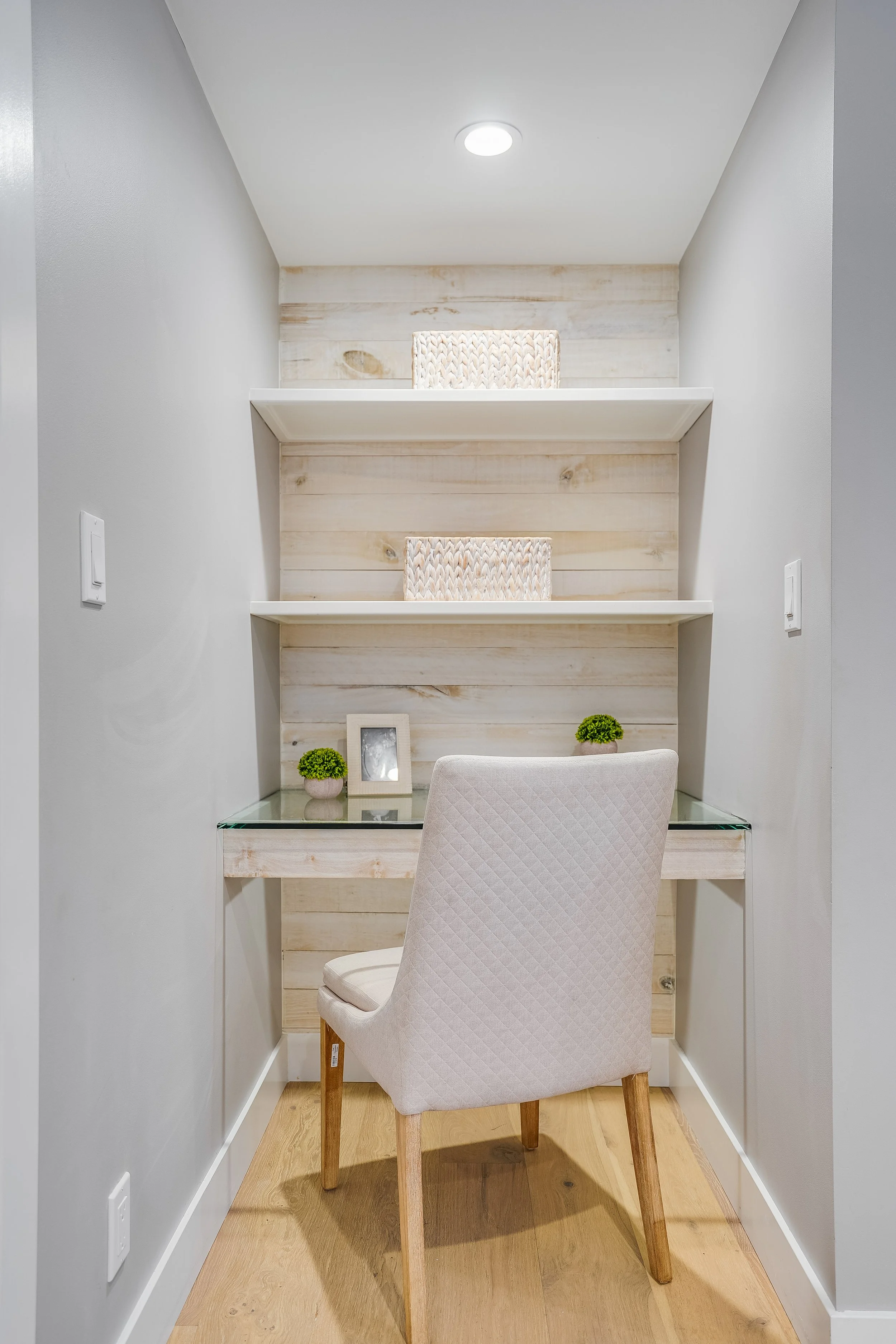 Office nook for guest suite