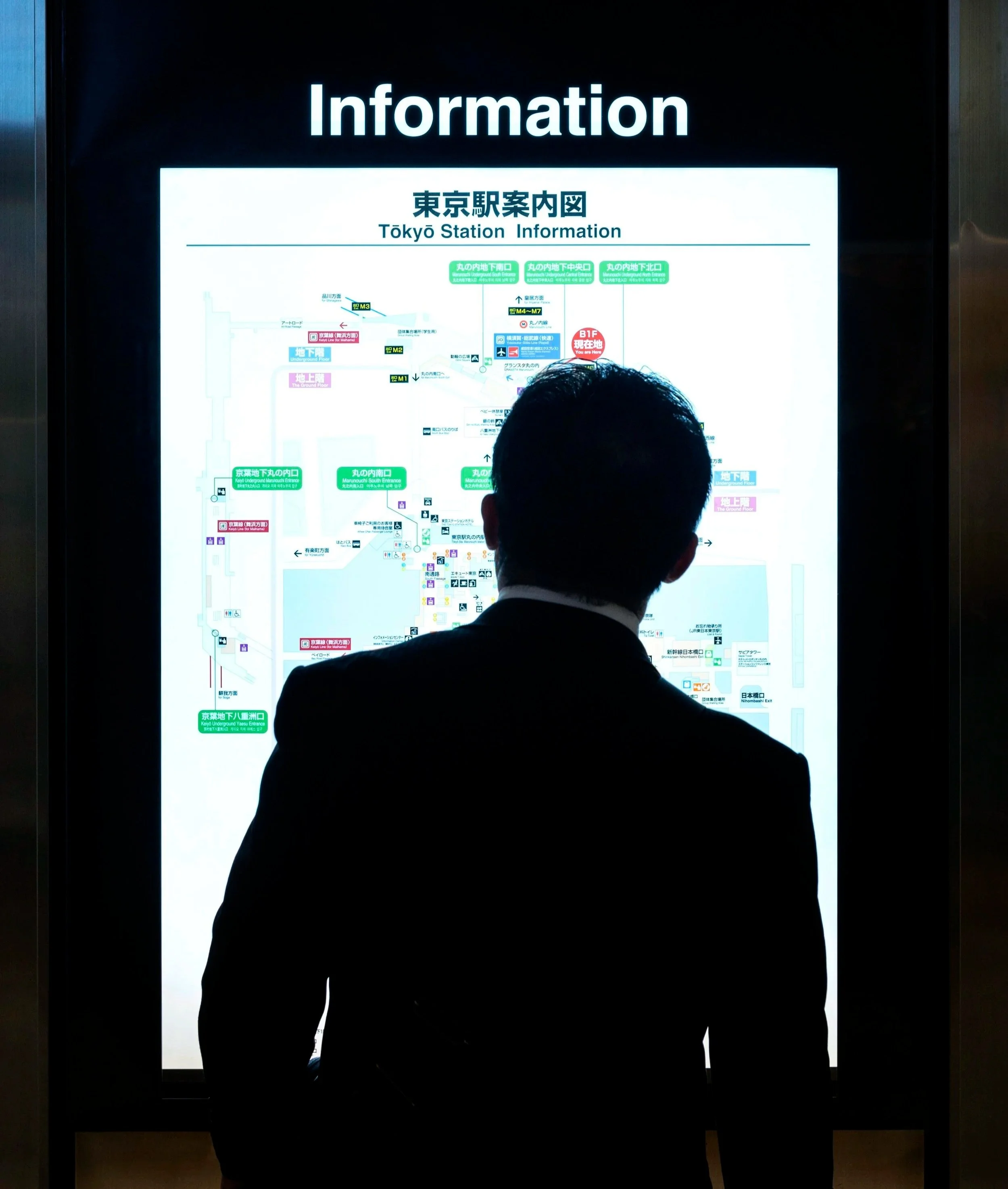 japanese-subway-system-display-screen-passenger-information.jpg