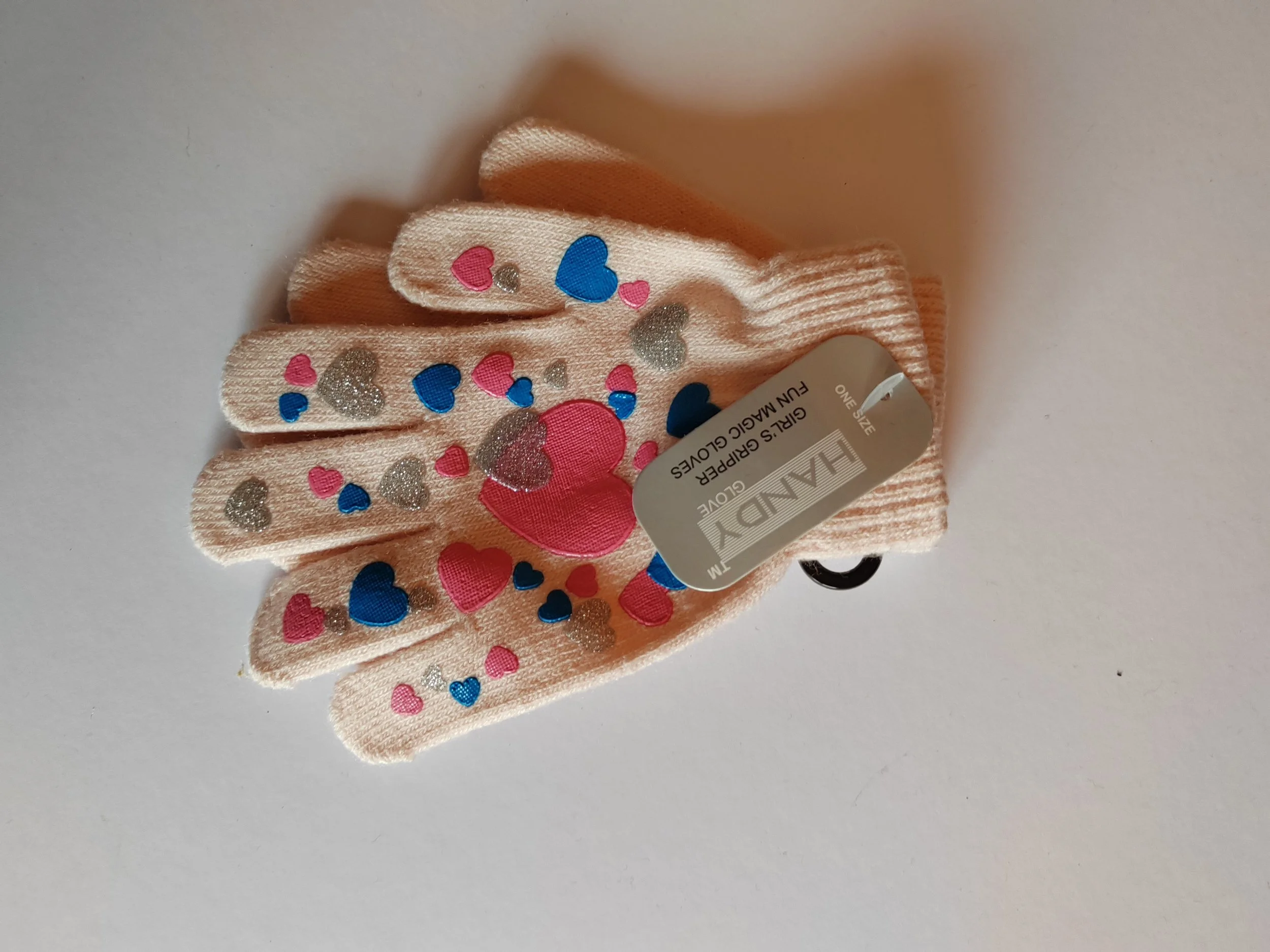 girls-cream-hearts-gloves.jpg