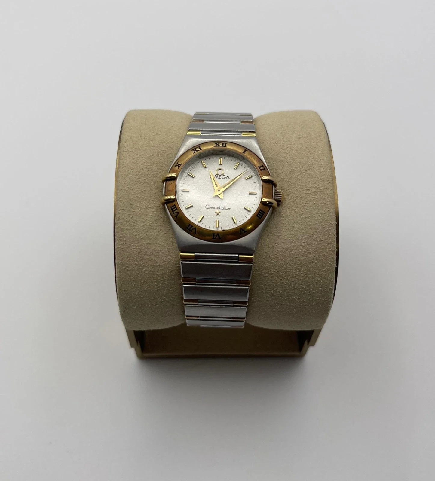 Omega Constellation Mini 1362.30.00 Ladies Two-Tone Silver Dial 25mm Quartz
