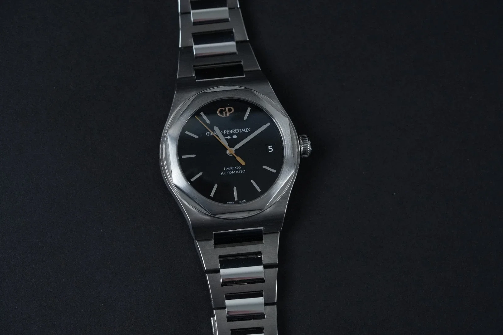 Girard Perregaux 81010-11-636-11A Laureato Limited Edition Onyx Black Dial 42mm