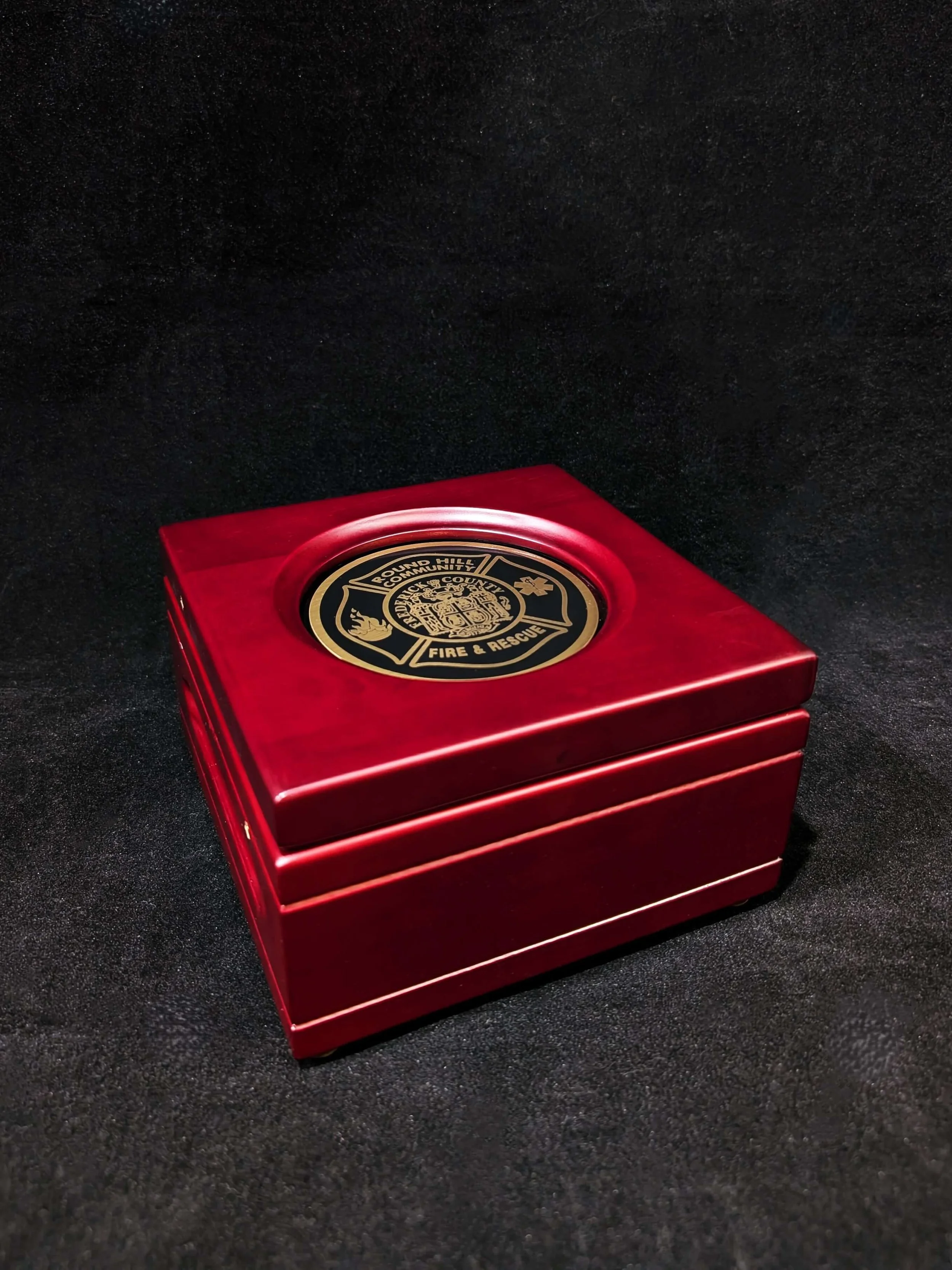 hc32-rosewood-captains-desk-clock-engraved-brass-quartz-closed-side (1).jpg