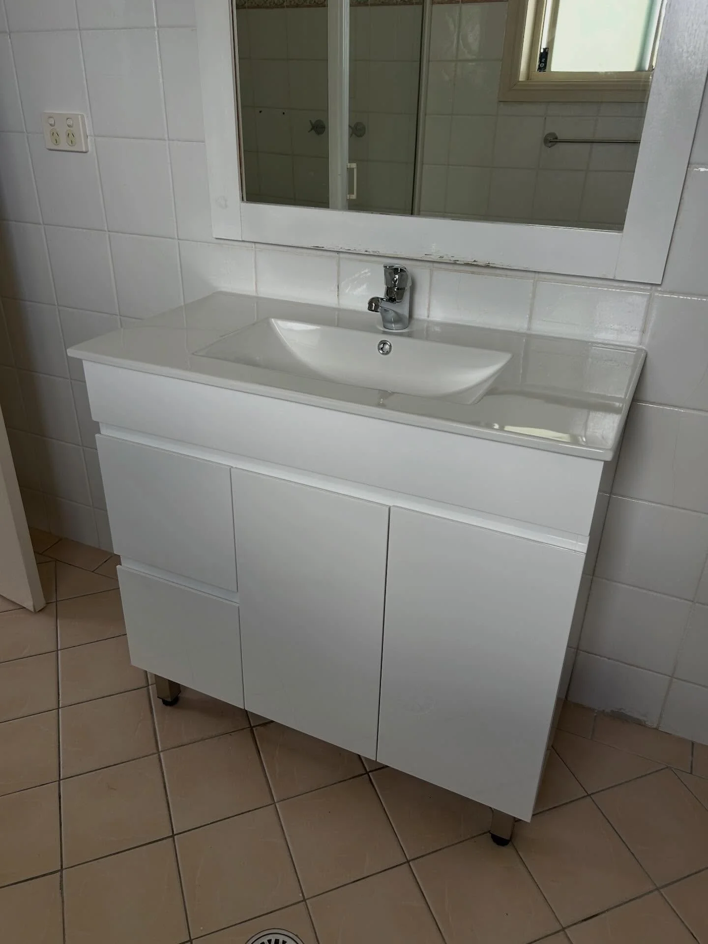 Out with the old and in with the new 🤩

2x vanity change over today 👌