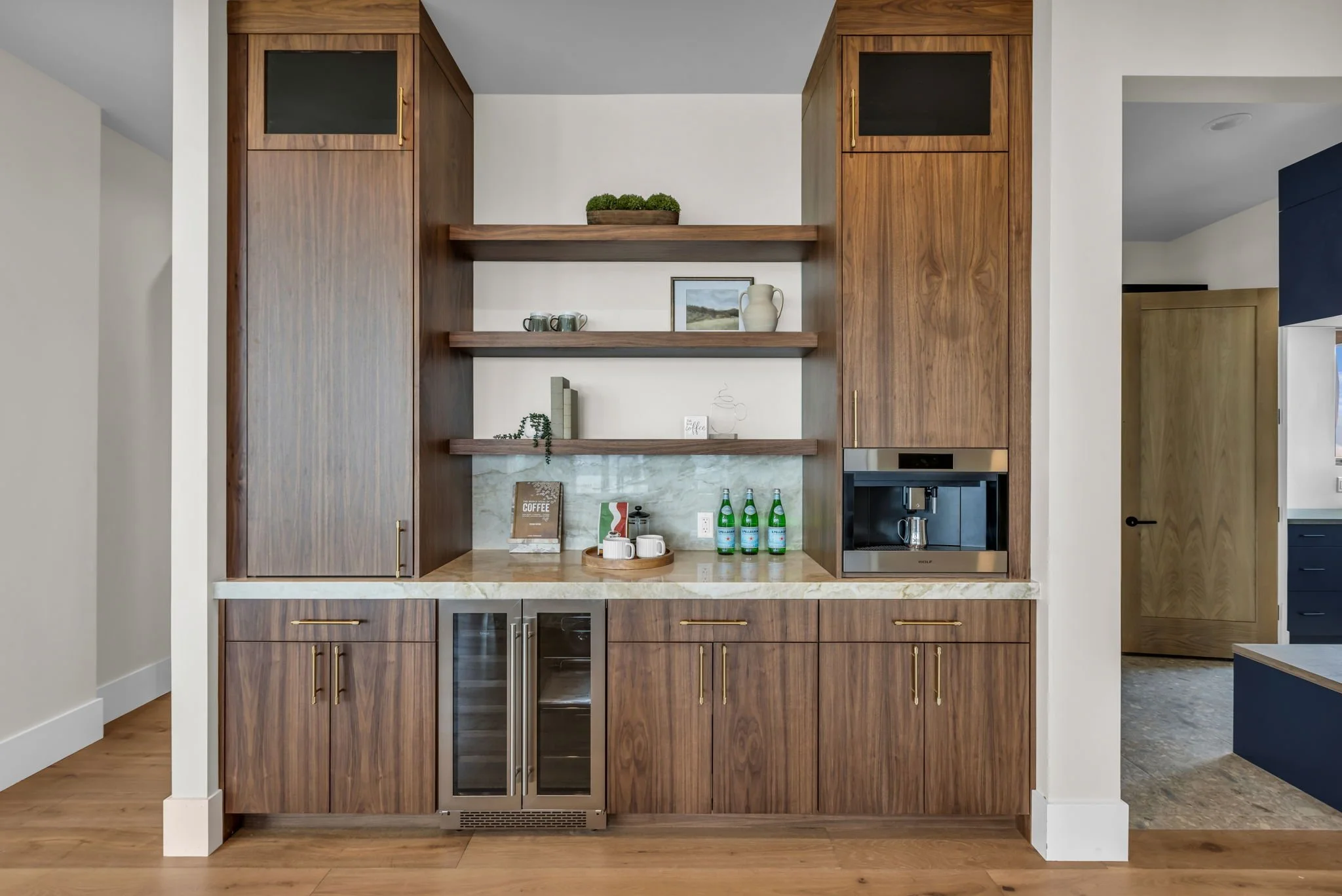 11-web-or-mls-2127-e-peak-vw-dr.jpg