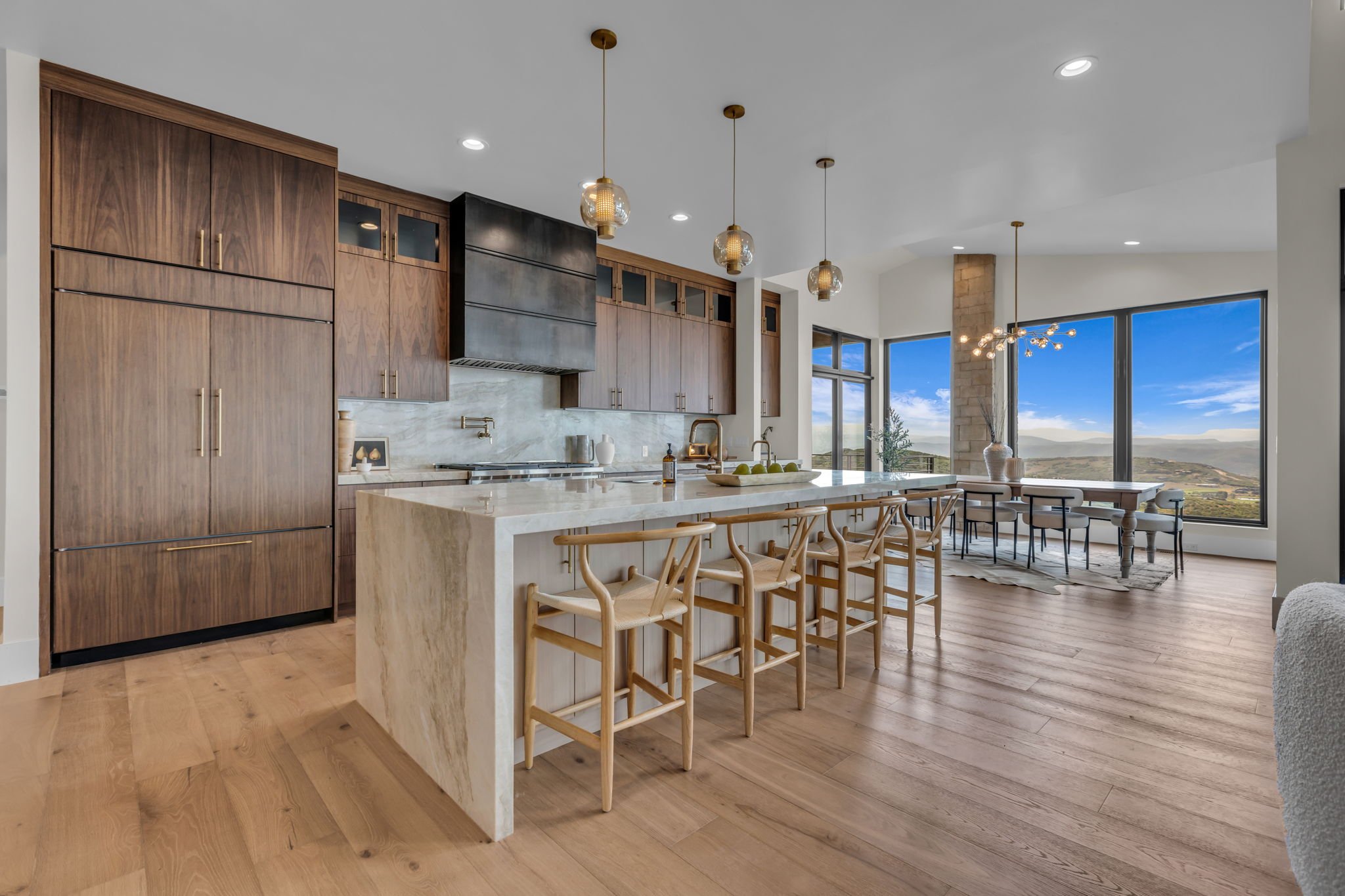 8-web-or-mls-2127-e-peak-vw-dr.jpg
