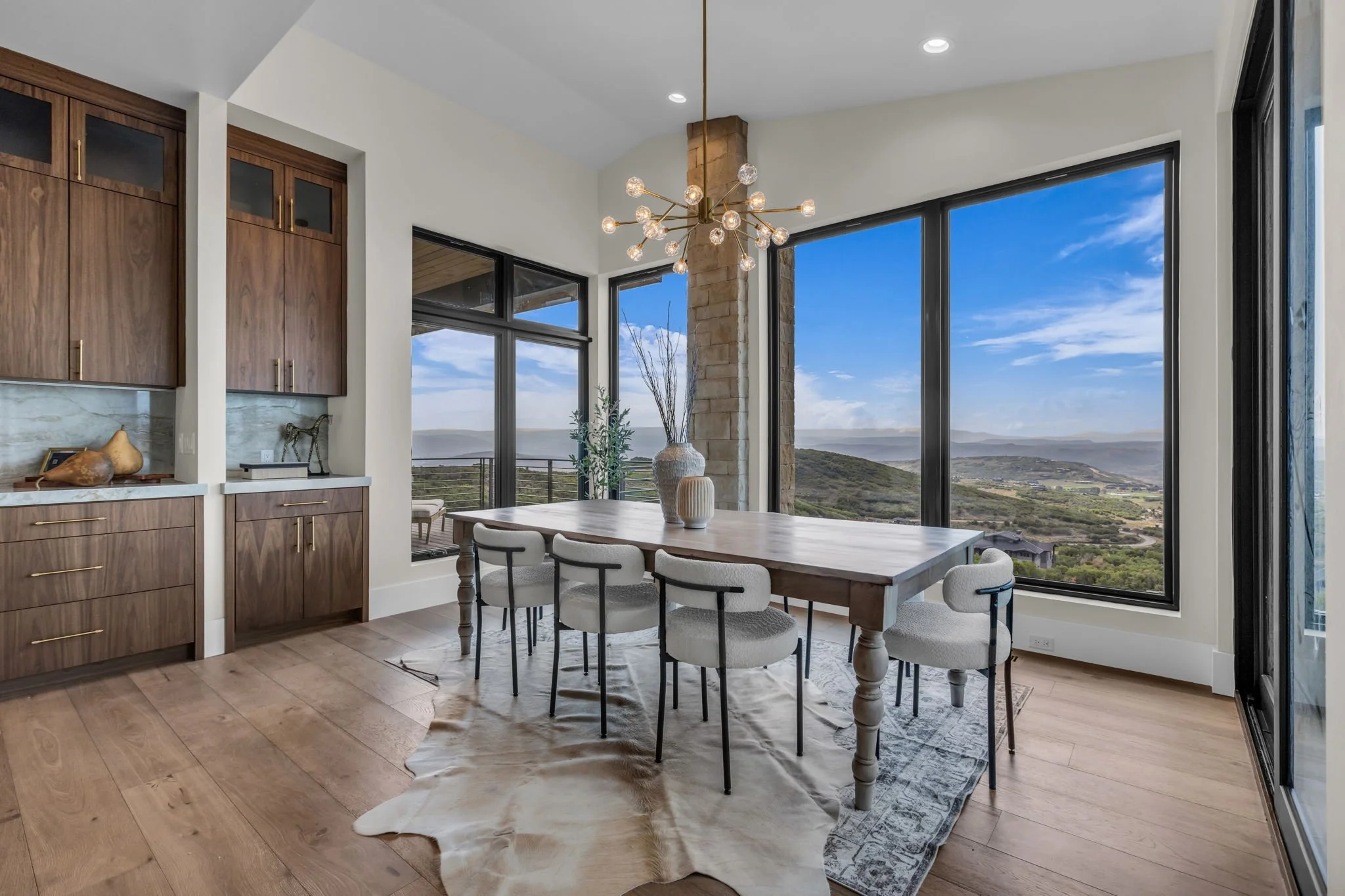 10-web-or-mls-2127-e-peak-vw-dr.jpg