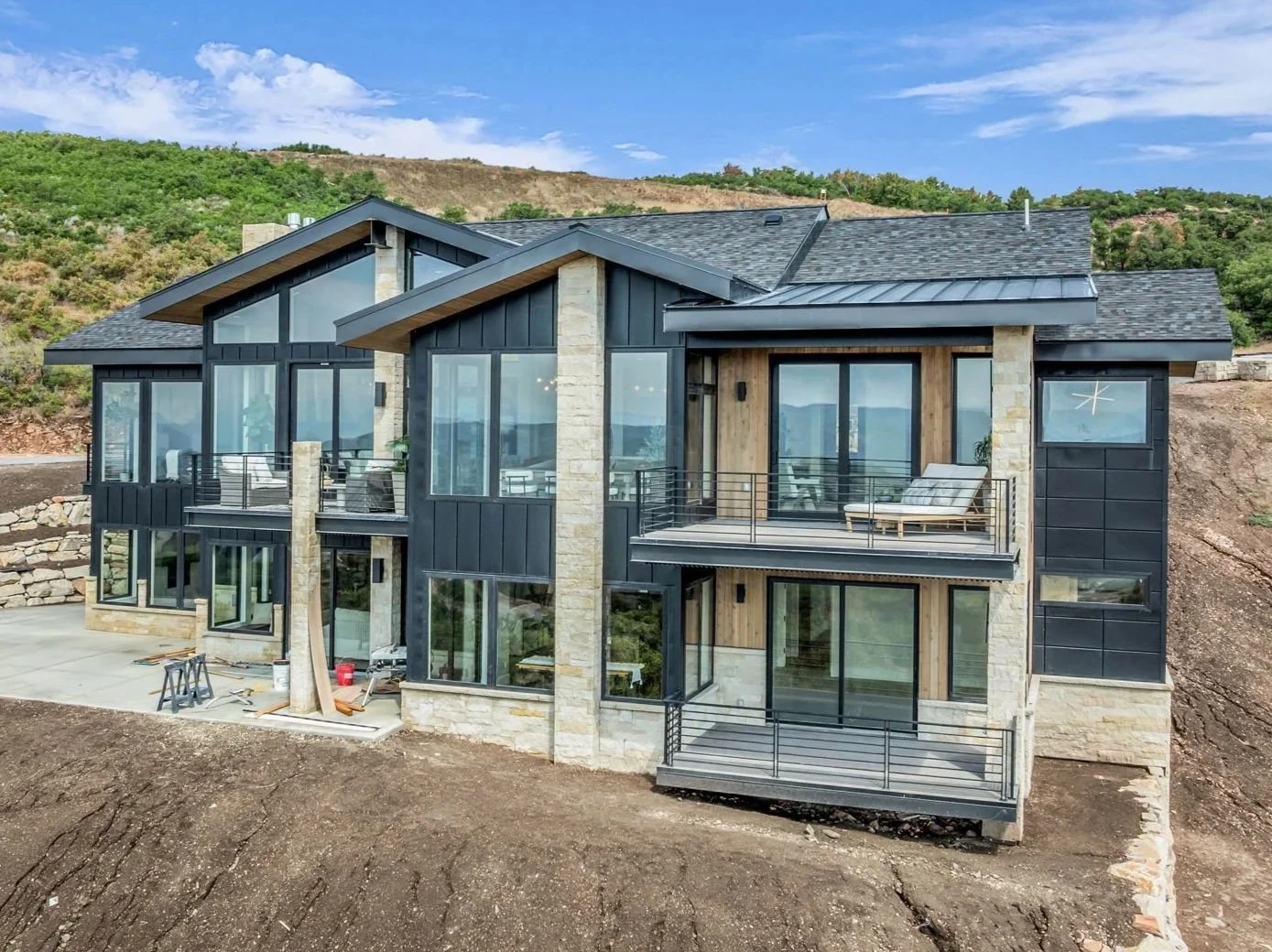 4-web-or-mls-2127-e-peak-vw-dr.jpg