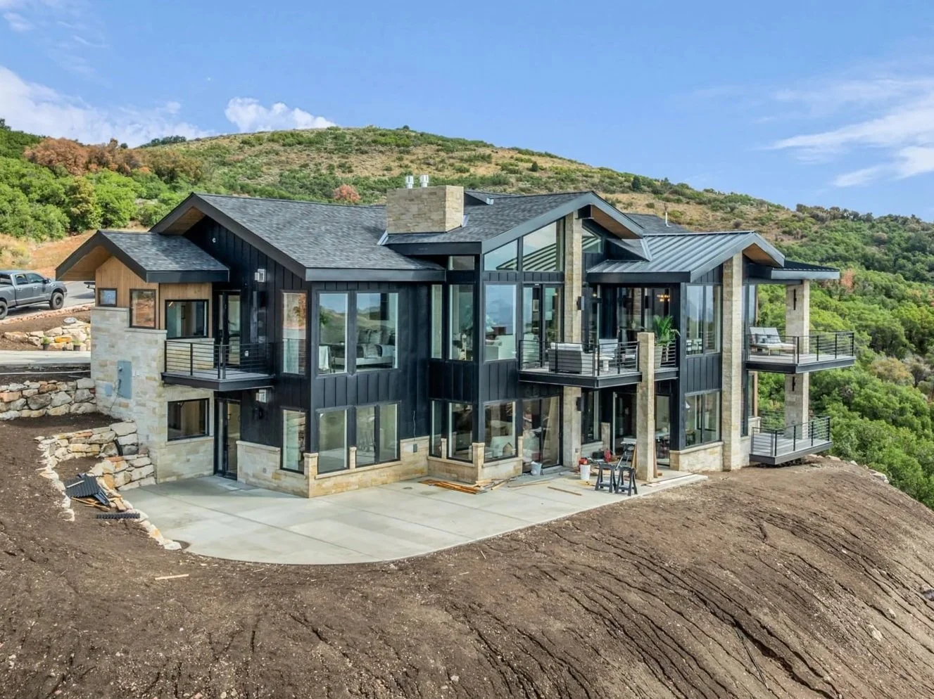 2-web-or-mls-2127-e-peak-vw-dr.jpg