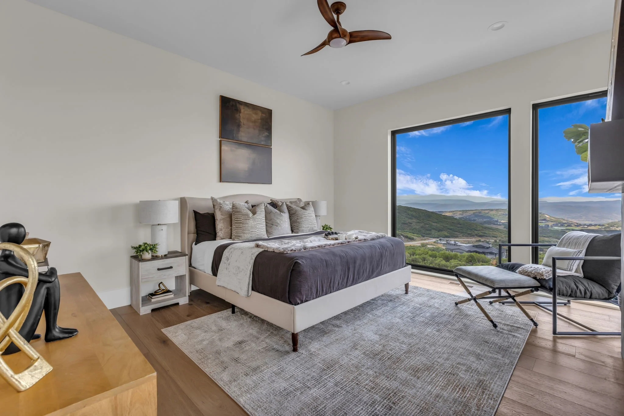 49-web-or-mls-2127-e-peak-vw-dr.jpg