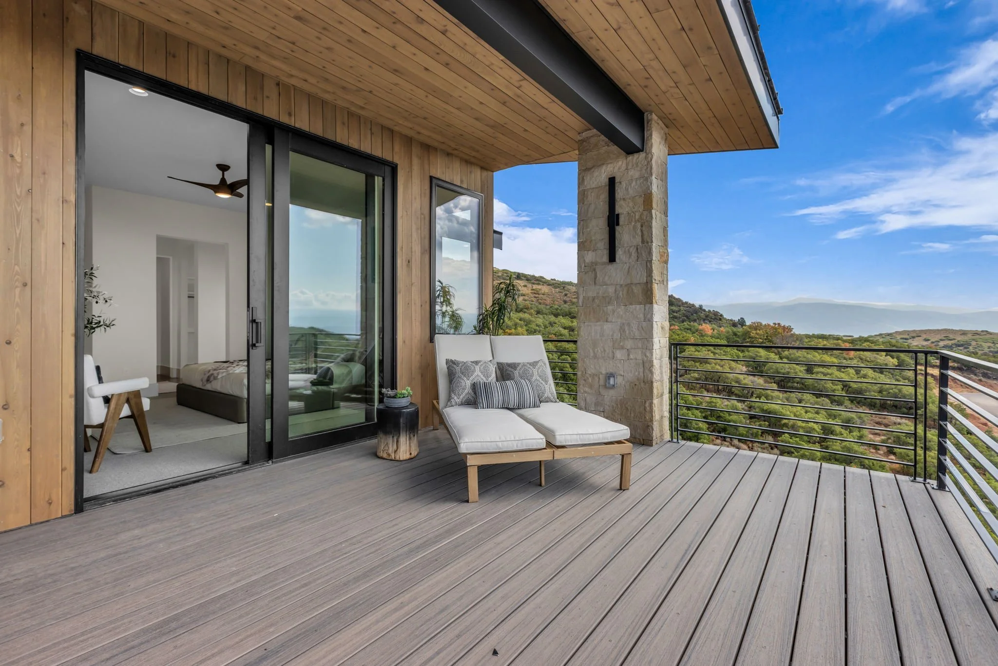 27-web-or-mls-2127-e-peak-vw-dr.jpg