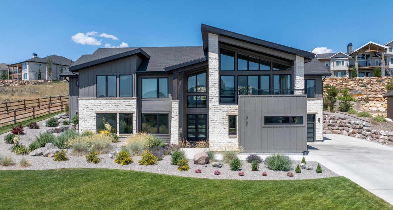 MOUNTAIN MODERN HOME