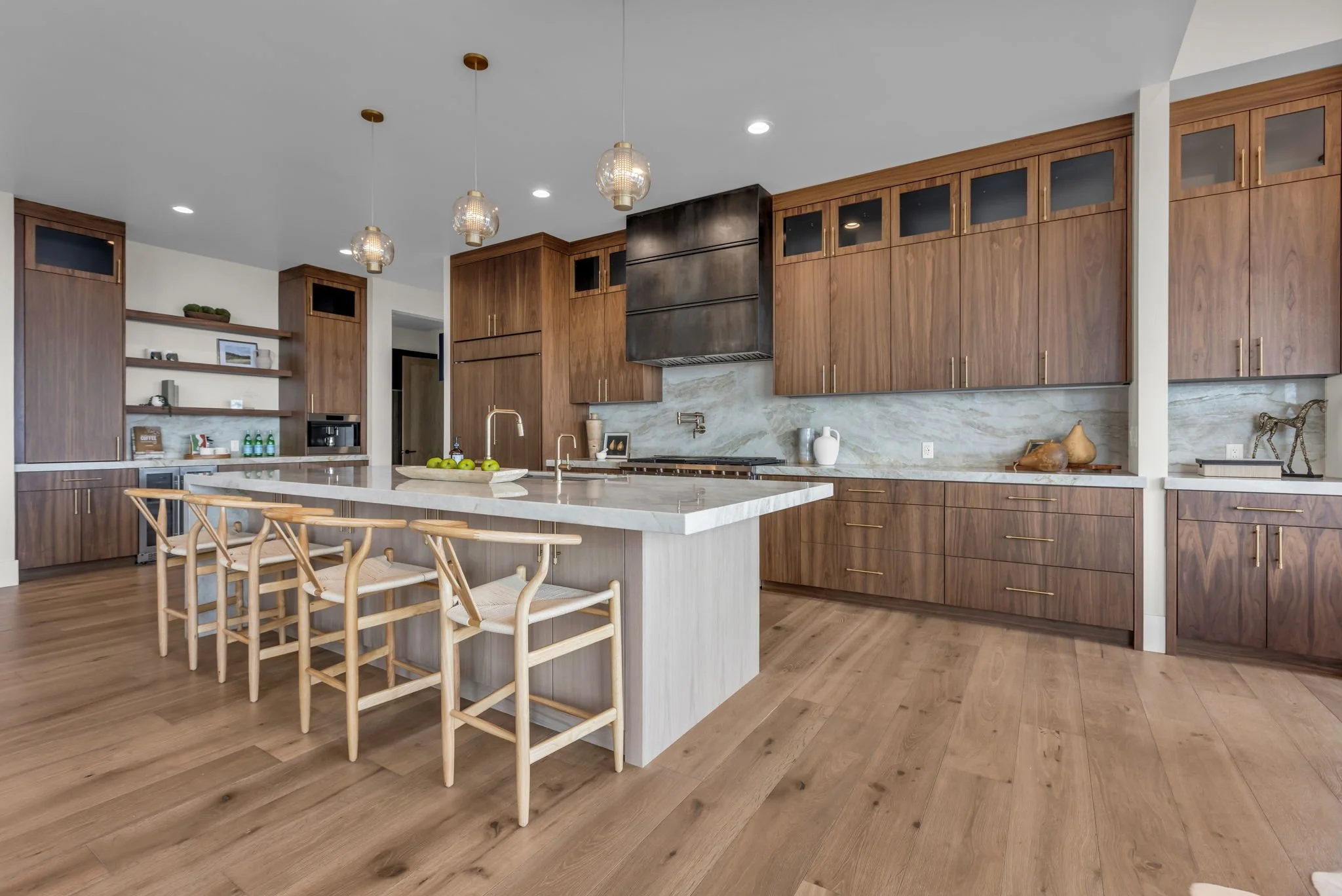 9-web-or-mls-2127-e-peak-vw-dr.jpg