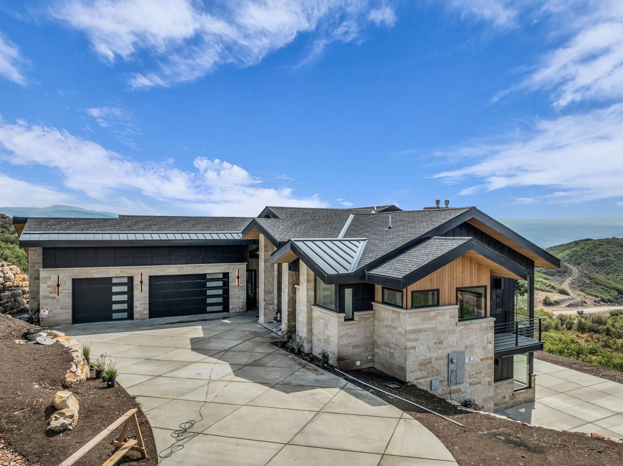 5-web-or-mls-2127-e-peak-vw-dr.jpg
