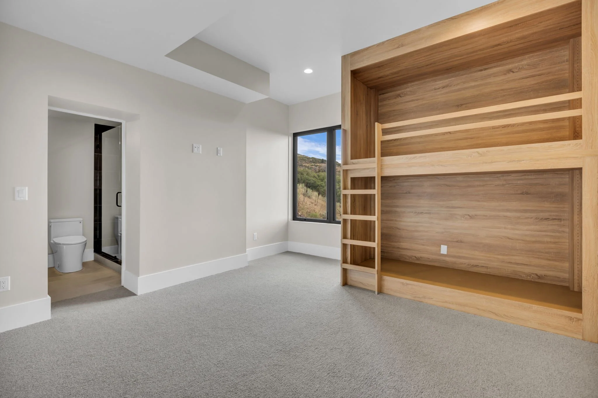 38-web-or-mls-2127-e-peak-vw-dr.jpg