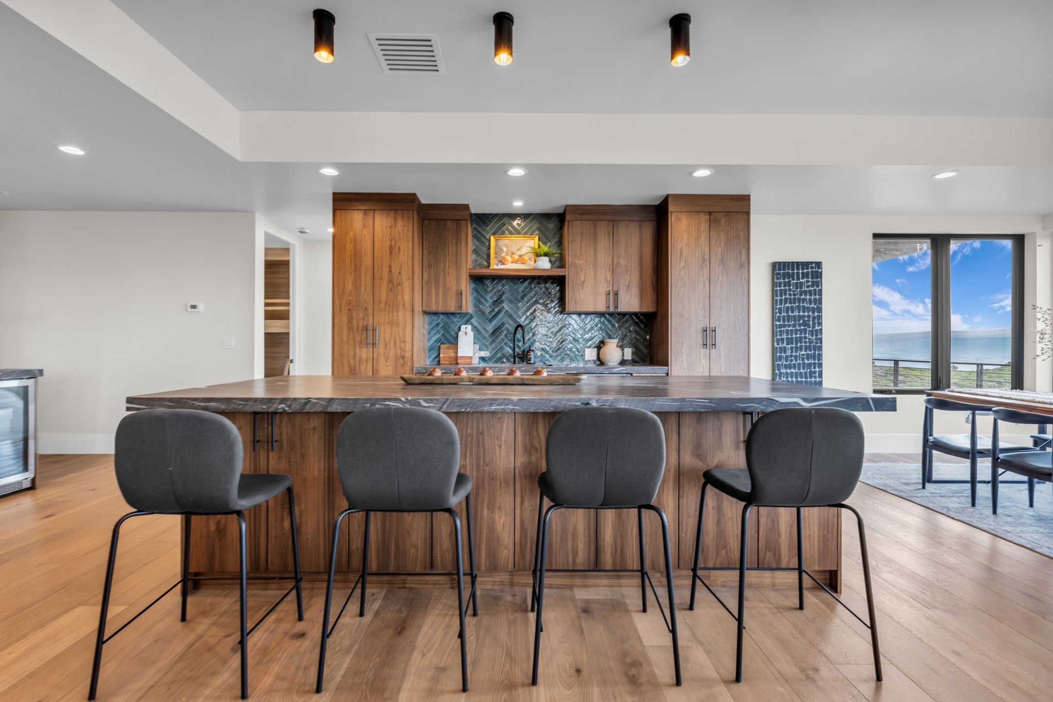 15-web-or-mls-2127-e-peak-vw-dr.jpg