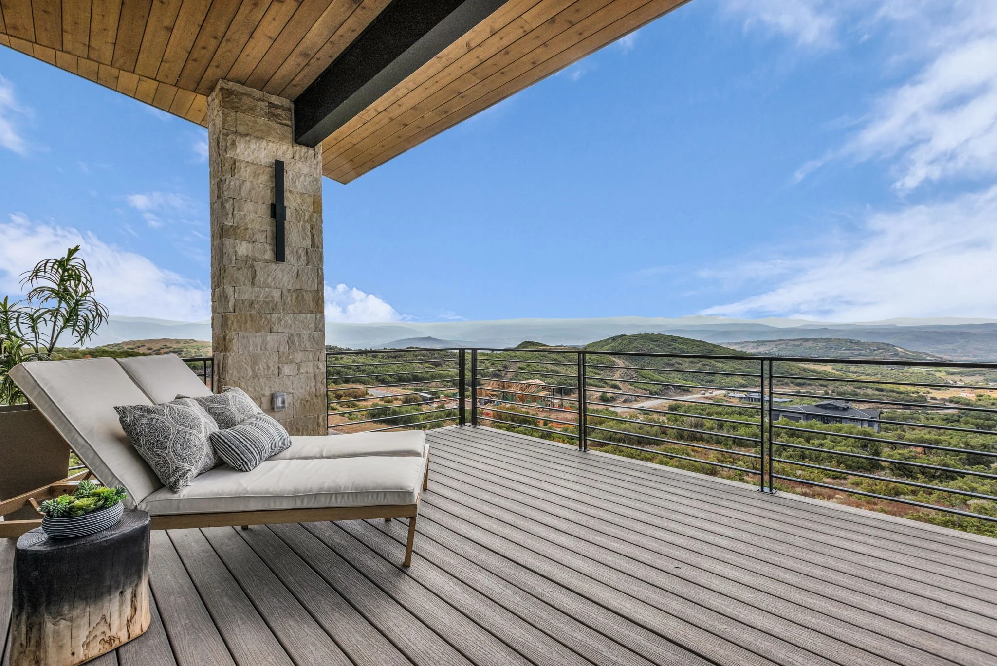 26-web-or-mls-2127-e-peak-vw-dr.jpg