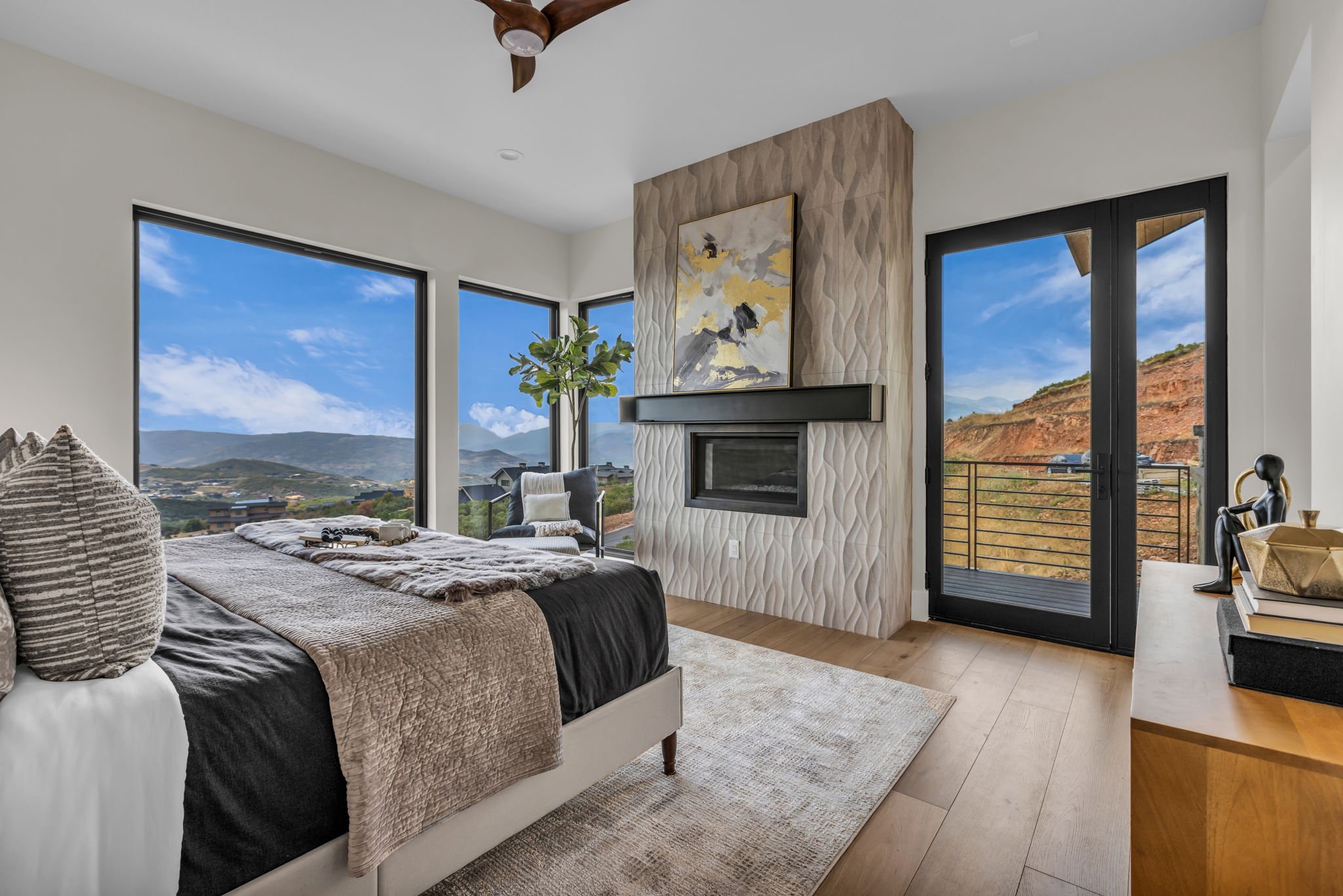 48-web-or-mls-2127-e-peak-vw-dr.jpg