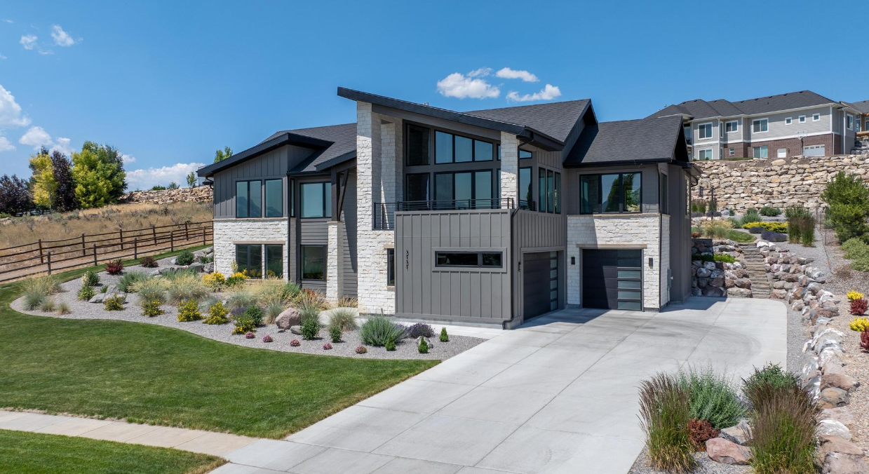 FRONT OF HOUSE 2.PNG