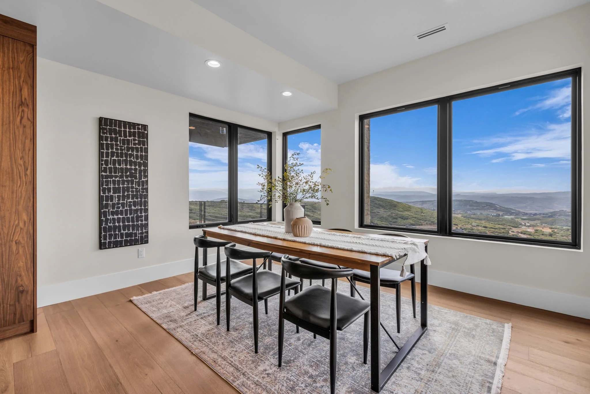 18-web-or-mls-2127-e-peak-vw-dr.jpg