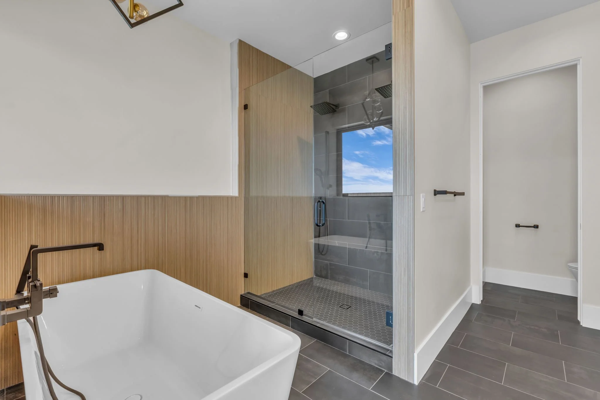 33-web-or-mls-2127-e-peak-vw-dr.jpg