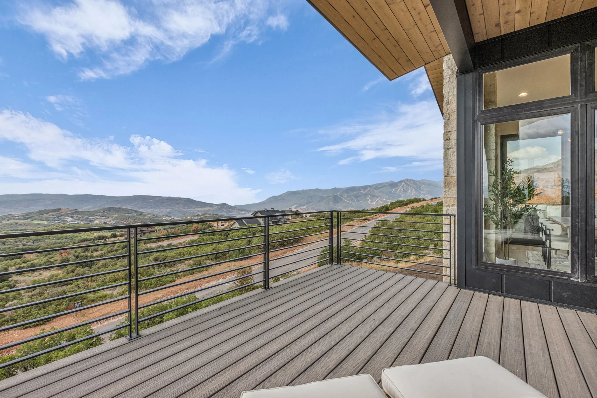 28-web-or-mls-2127-e-peak-vw-dr.jpg