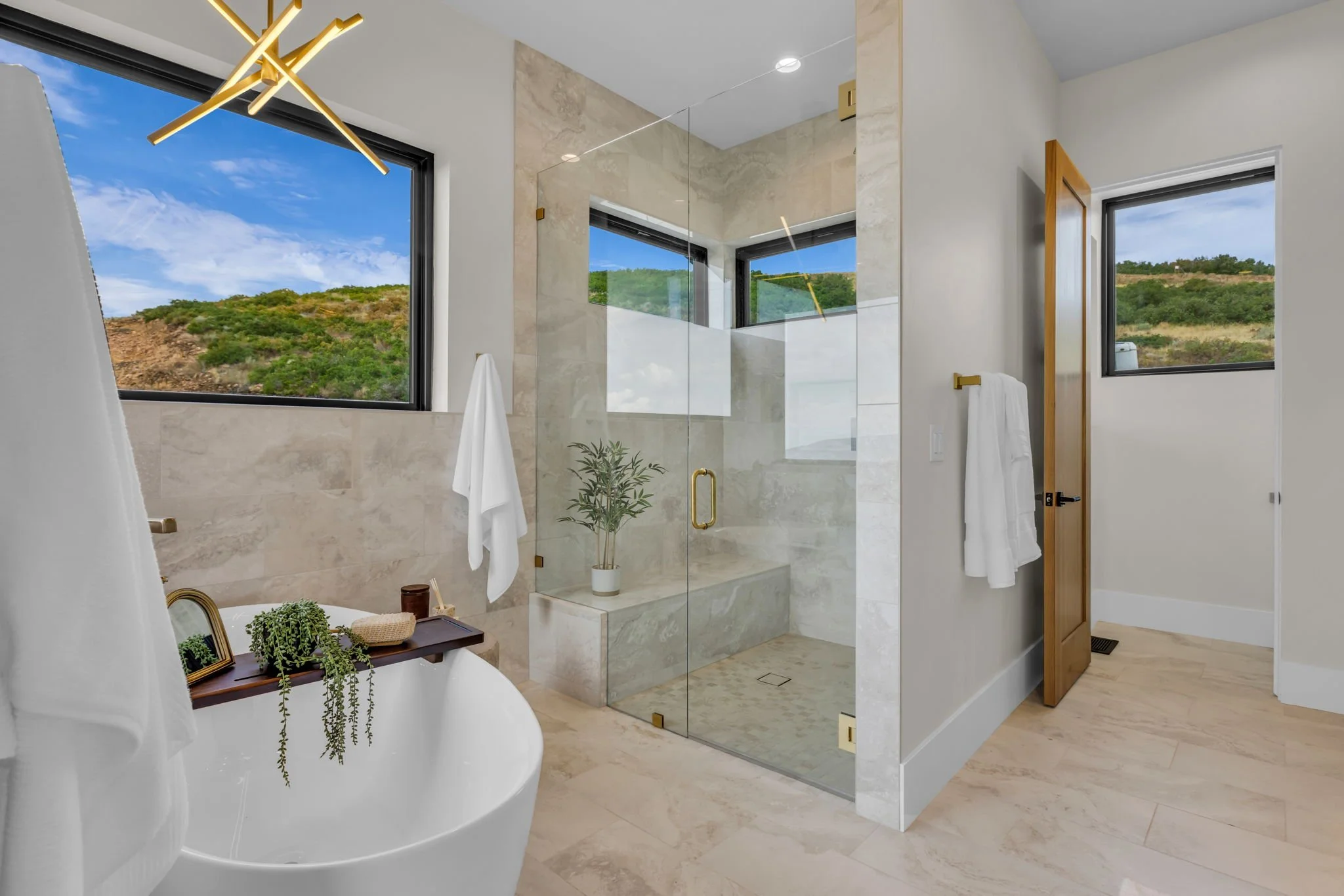 47-web-or-mls-2127-e-peak-vw-dr.jpg