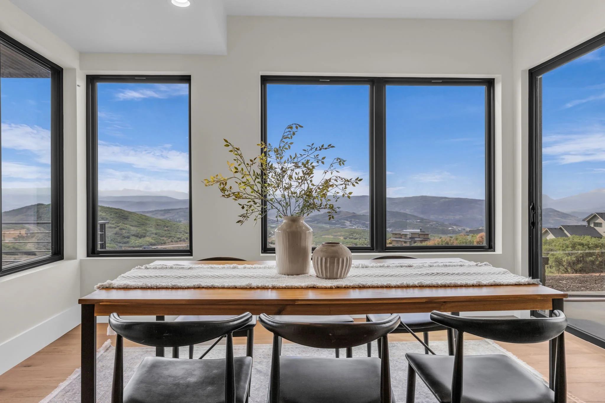 17-web-or-mls-2127-e-peak-vw-dr.jpg