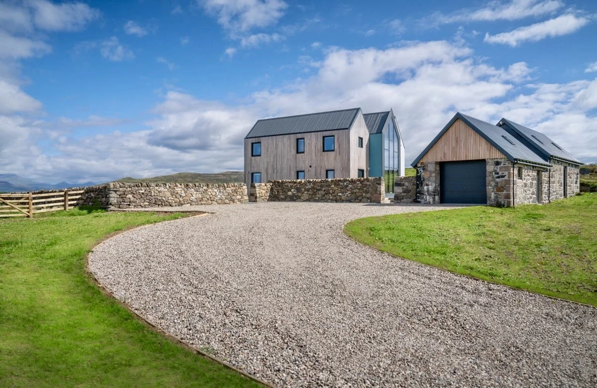 MorAoibhneasdriveway 2.jpg