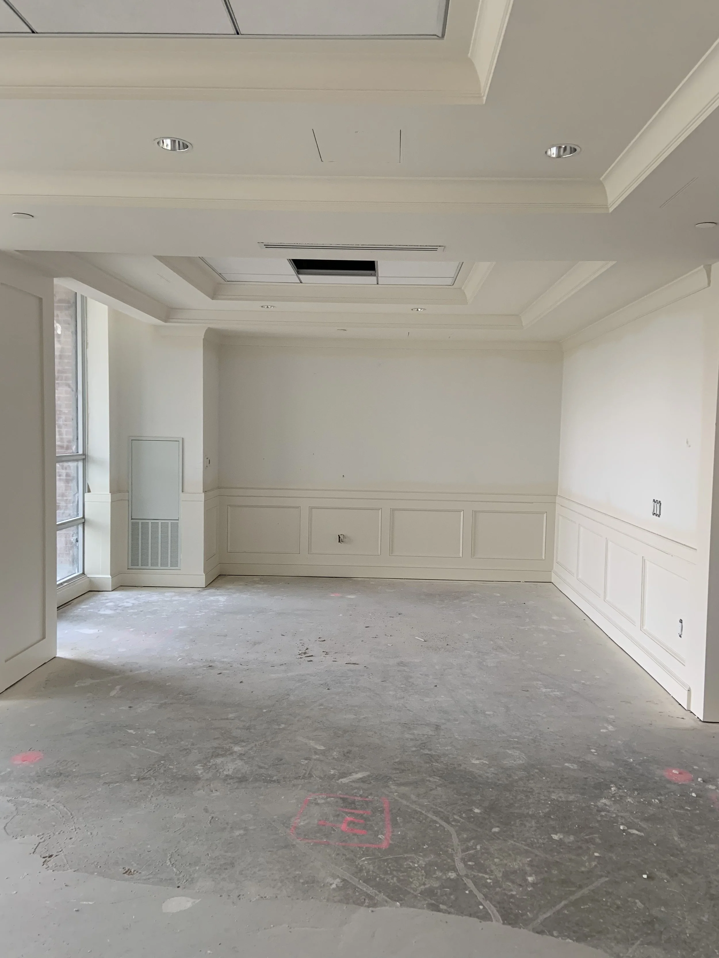 Oranssi carpenter using bench saw