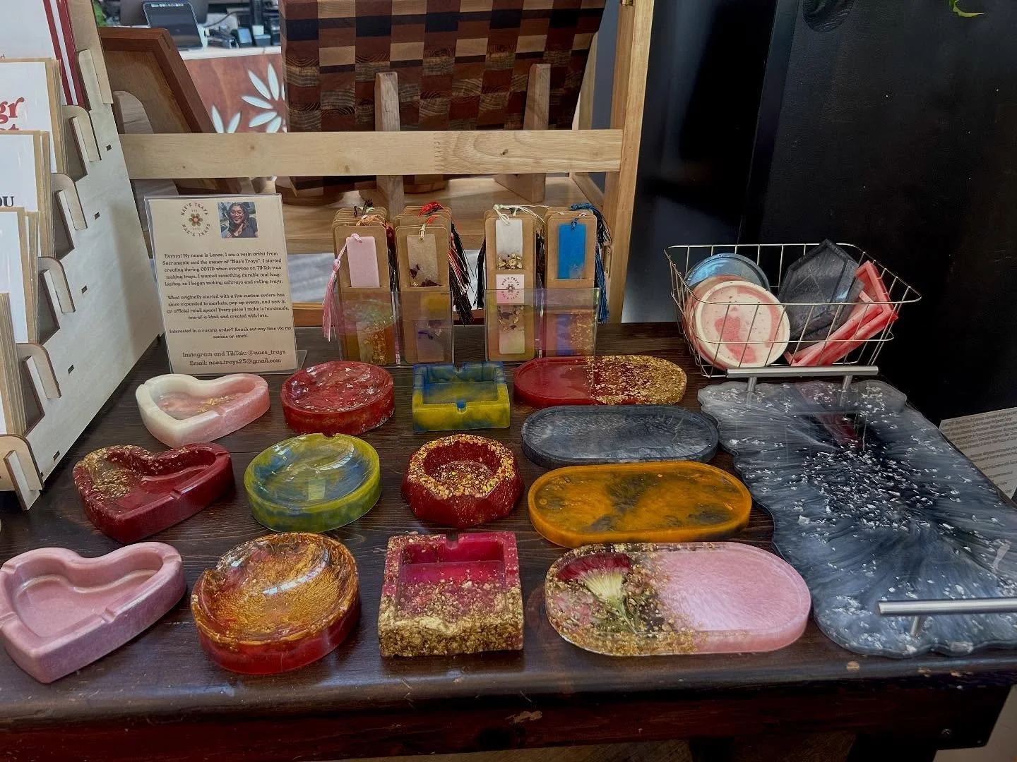✨BIG NEWS✨Nae&rsquo;s Trays officially has a home in a retail space!! 🙈You can now find my creations at Made Studio here in Sacramento🎨 

Pull up, snap a pic of my display, and tag me if you stop by 🫶🏽 Let&rsquo;s keep supporting local makers and