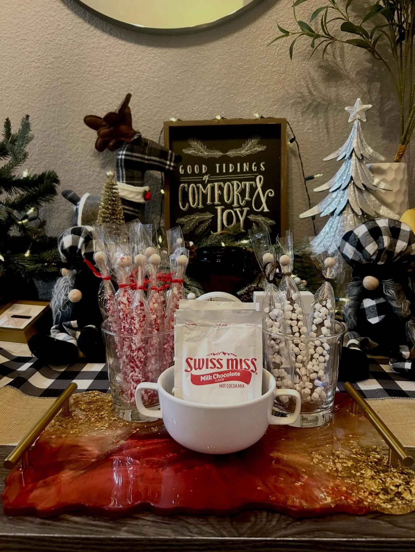 for the ones who love their cozy moments to look as good as they feel 🤎 
because every setup deserves a statement tray to tie it all together 🤭✨
-
-
-
#naestrays #holiday #hosting