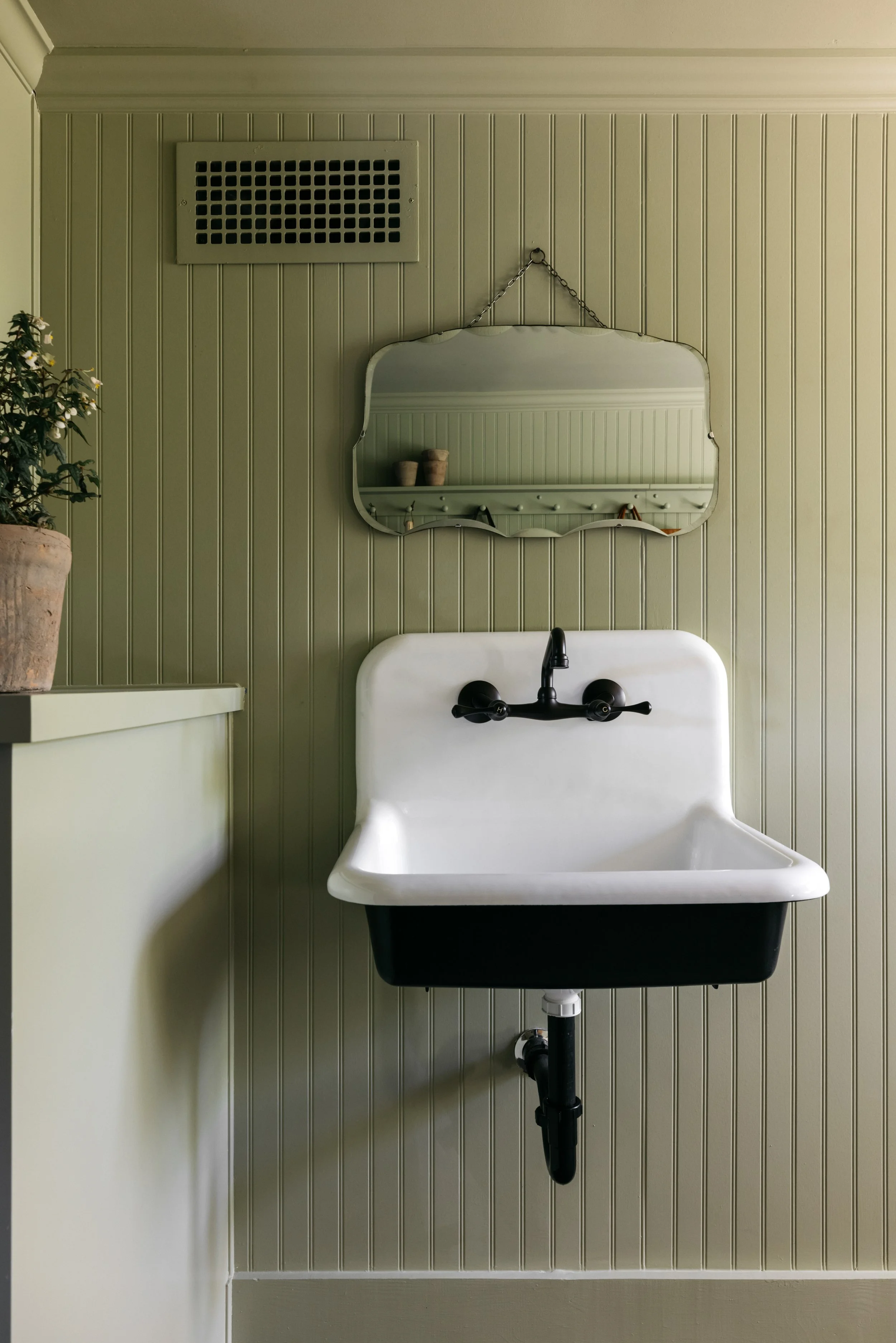Mariah_O'brien_Interior_Design_Eagle_Rock_Farm_Sink.jpg