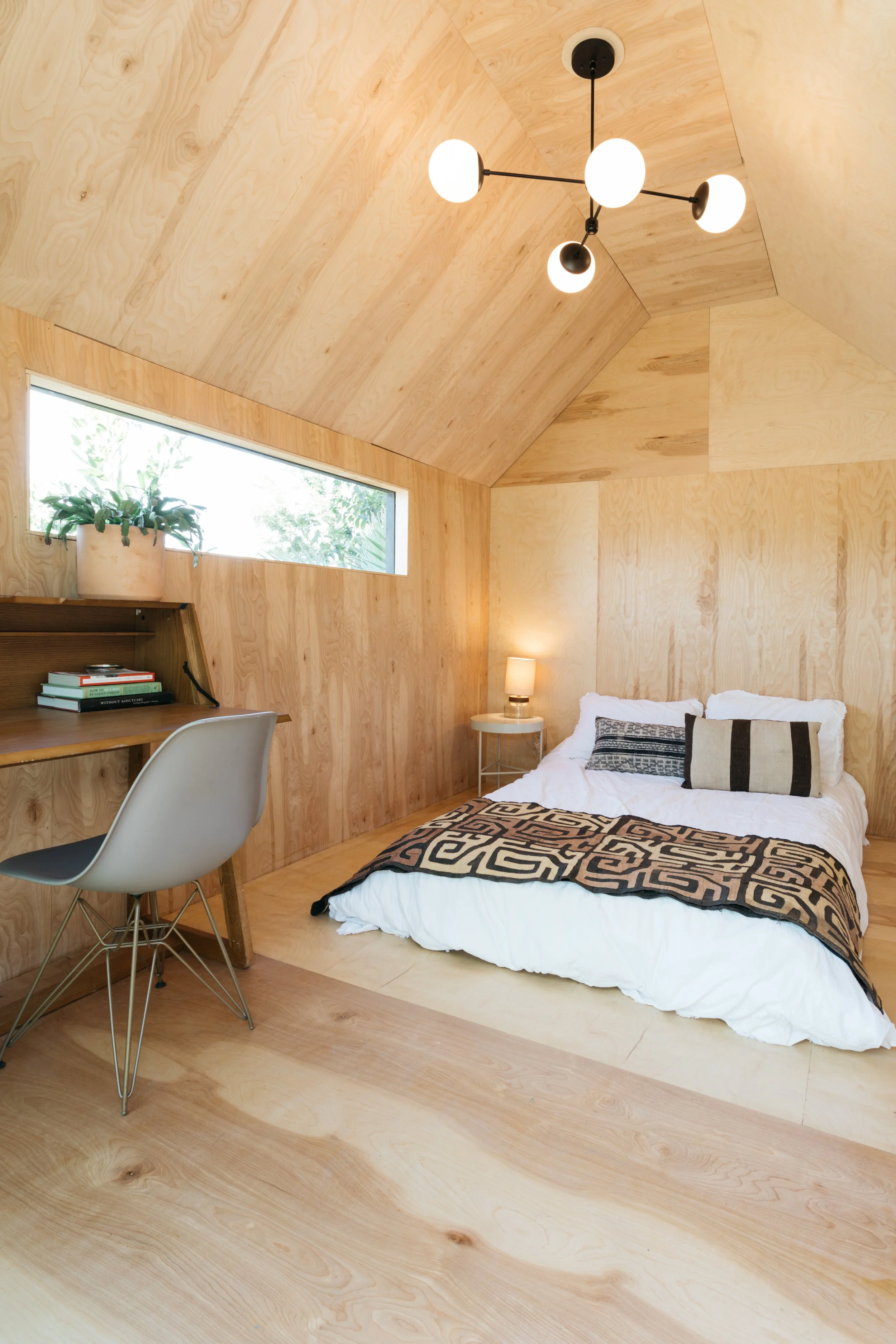Ivan_Hill_plywood_paneled_bedroom_virtuallyherestudios.com-36.jpg