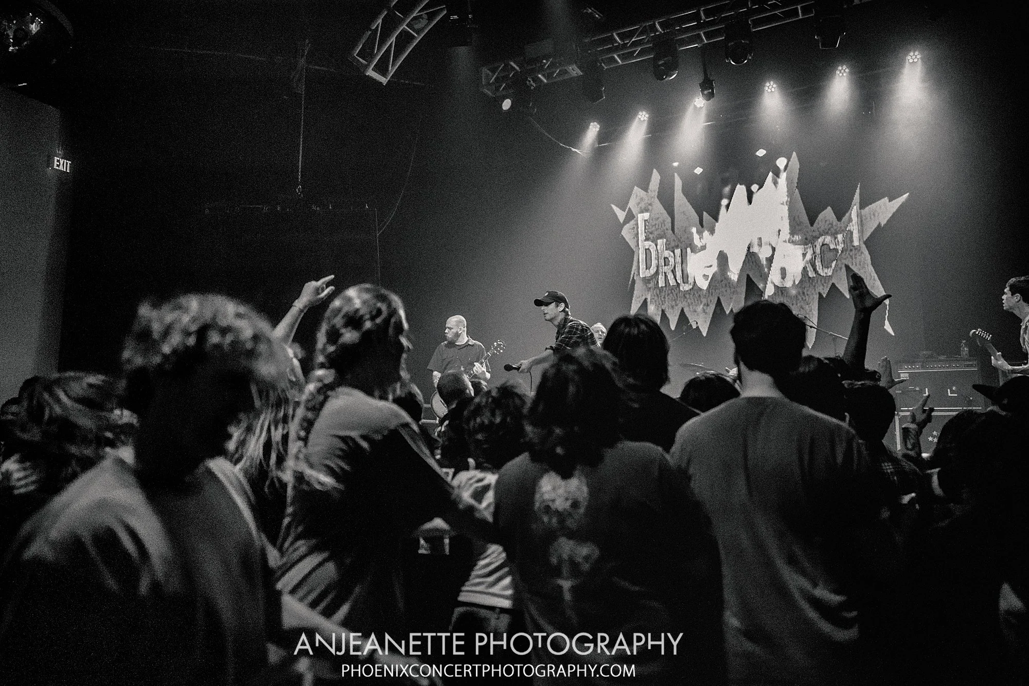 Concert Photographer in Phoenix, AZ near me Anjeanette Photography best music photos White Reaper, LA punk drug church death lens Walter Studios Psyko Steve Live Nation