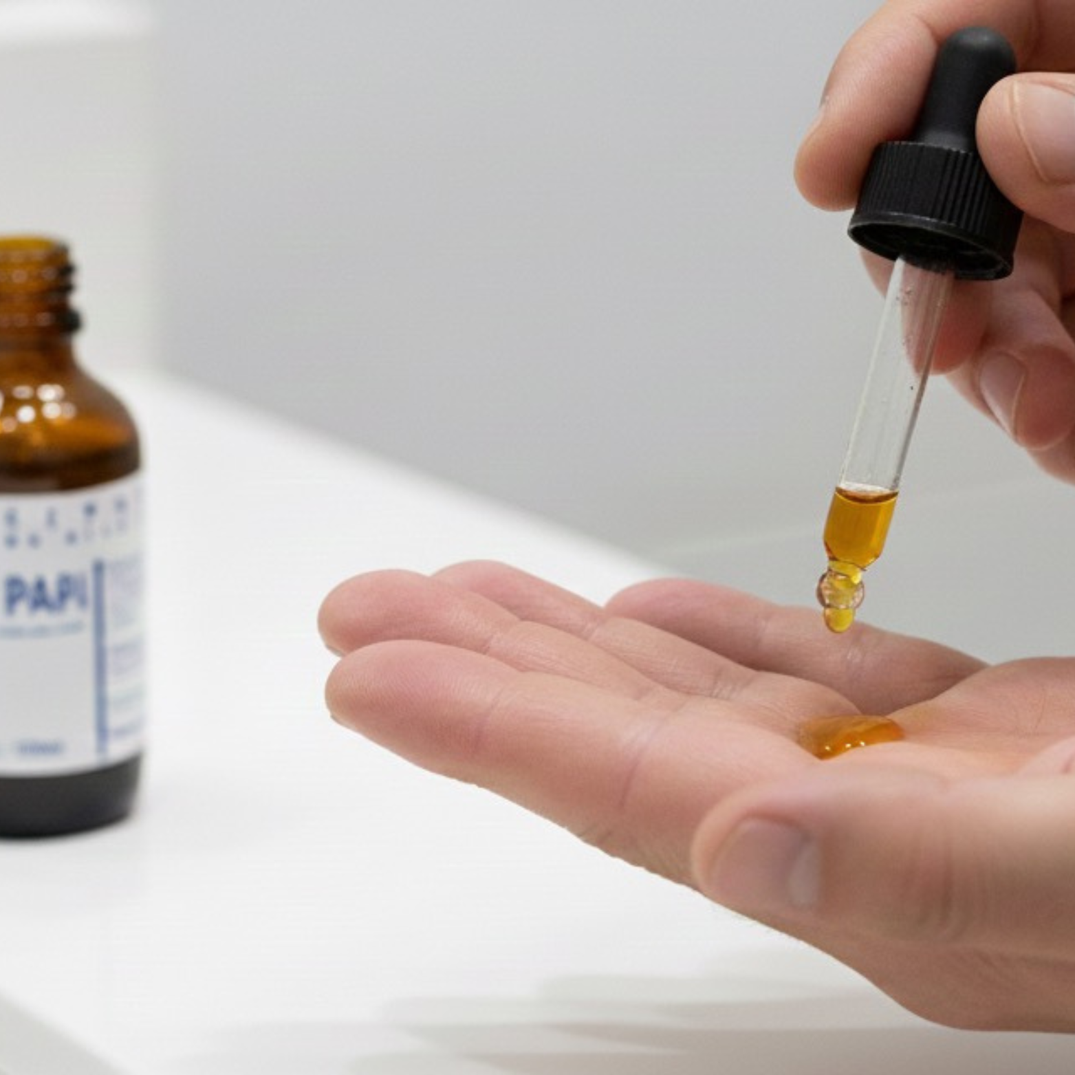 FACE PAPI BEING DISPENSED IN HAND.png