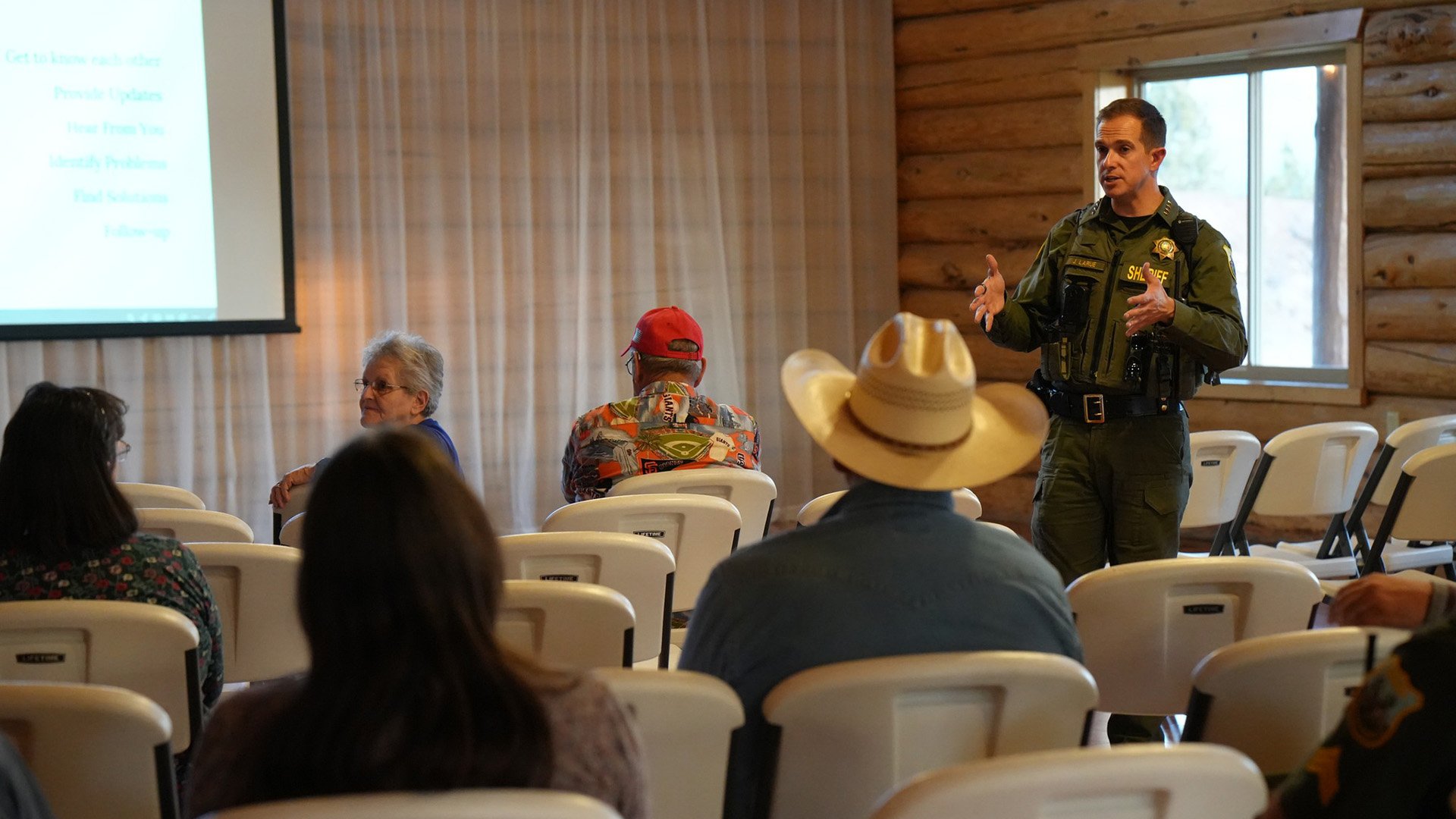 Siskiyou Sheriff Holds Dorris Town Hall on Wolf Concerns