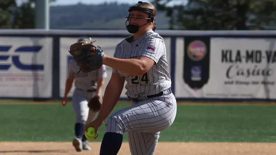 Owls, Raiders Win NAIA Openers