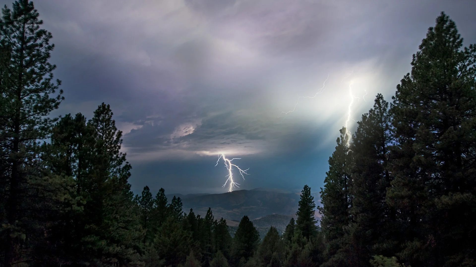 Lightning Threat Prompts Red Flag Warning East of Cascades