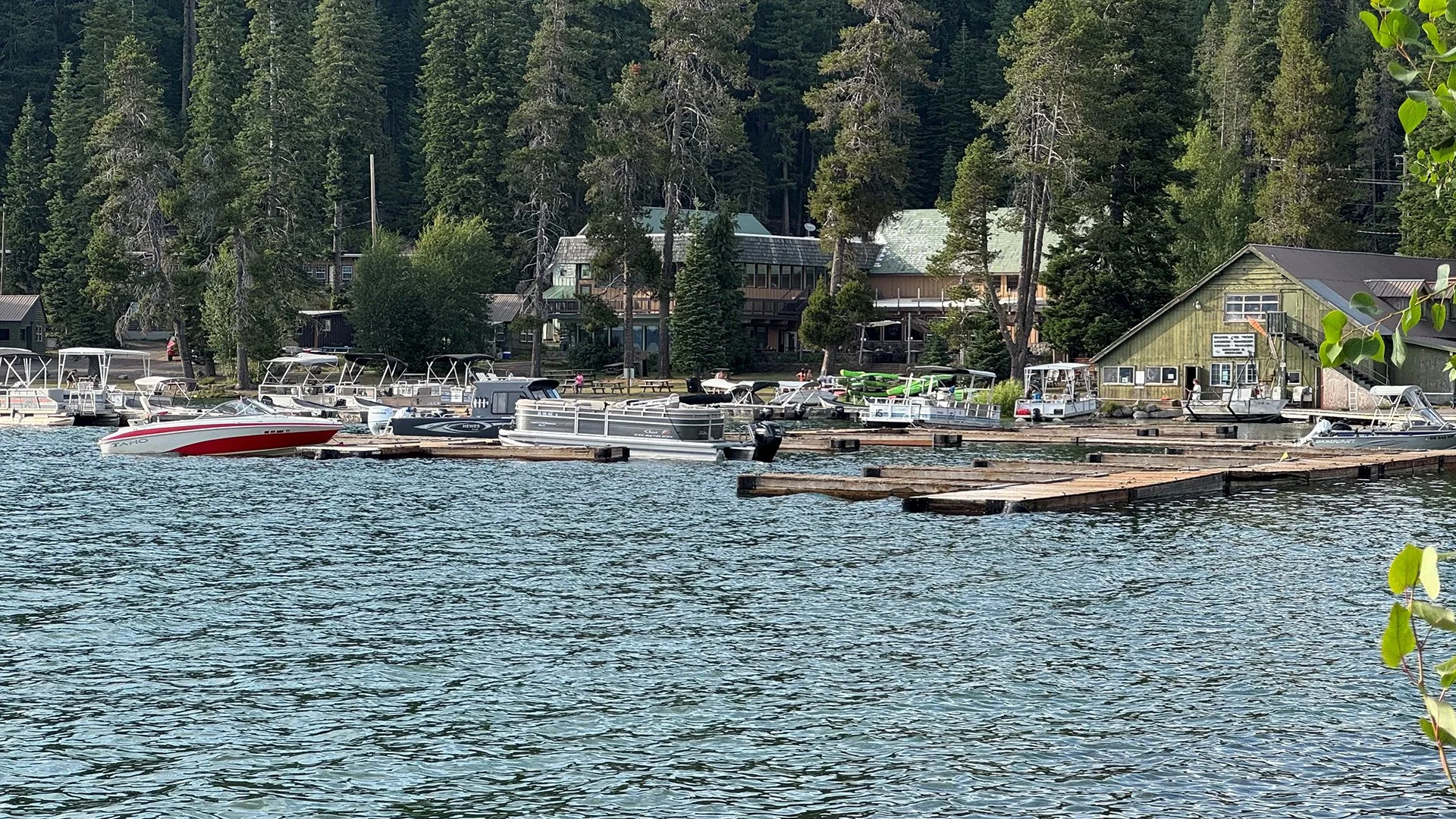 Man Dies in Diamond Lake Boating Accident During Family Reunion