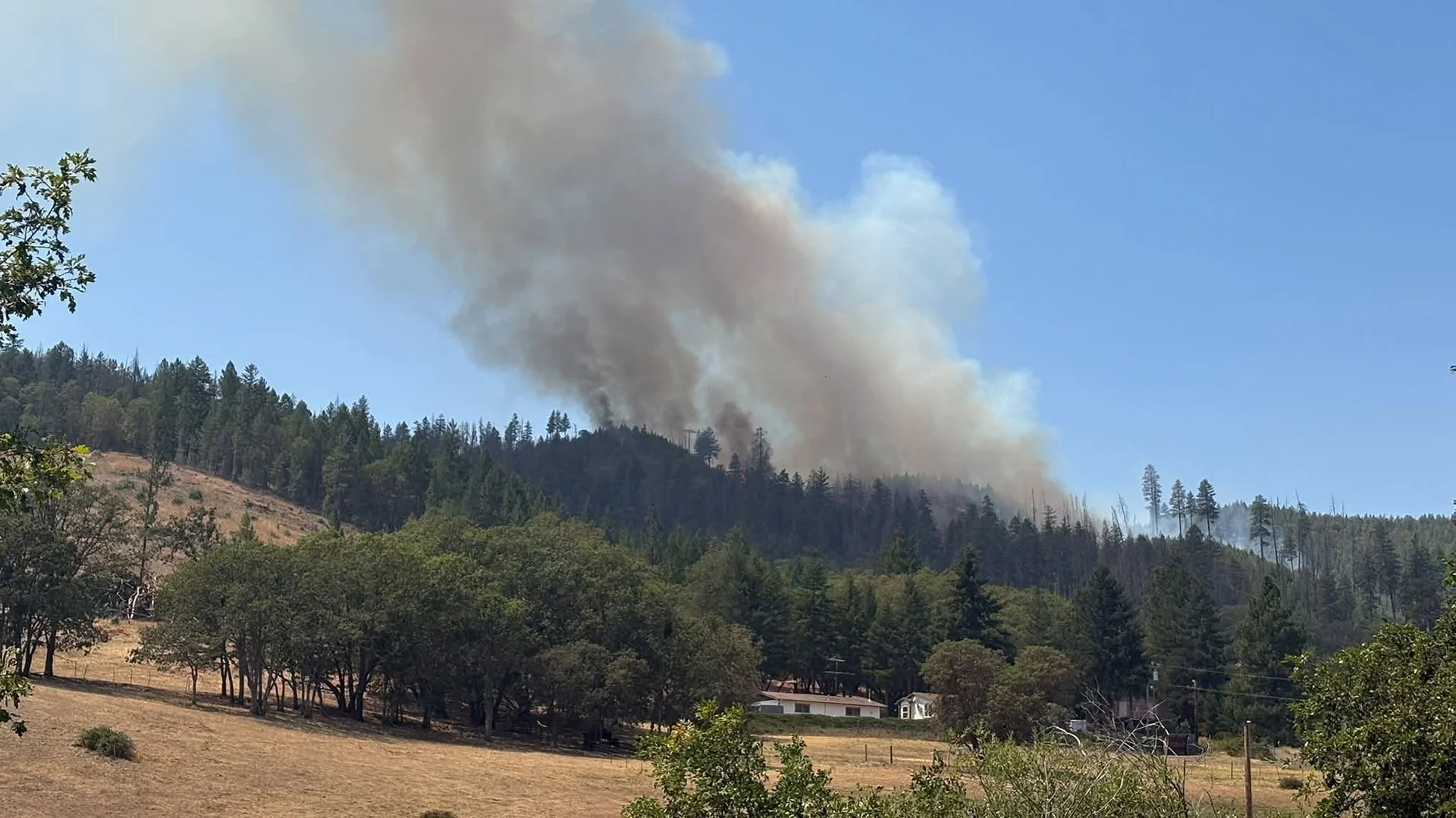 Woodrat Fire Reaches 300 Acres, 50% Lined Near Ruch