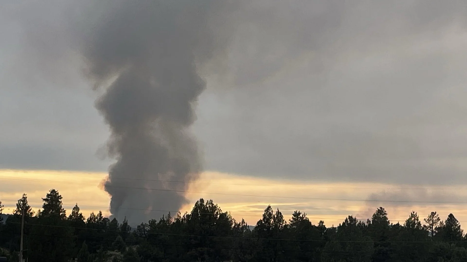Wrights Spring Fire Crews Go Direct on Southwest Edge as Evacuations Ease