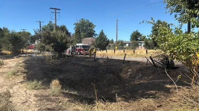 20-Foot Flames Threaten Homes in Klamath Falls Vegetation Fire