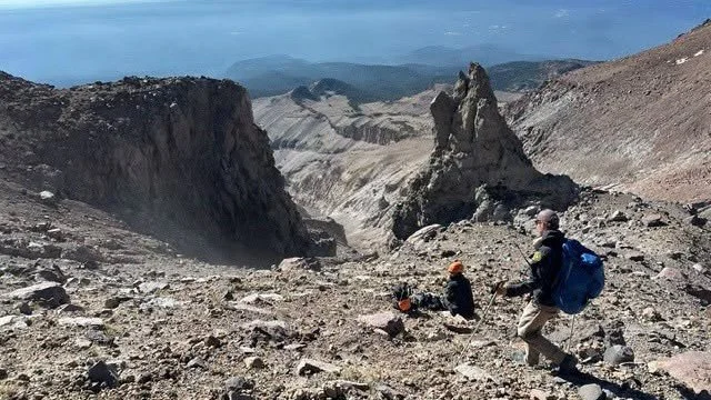Multiple Mistakes Lead to Mount Shasta Rescue After Hikers Rely on AI