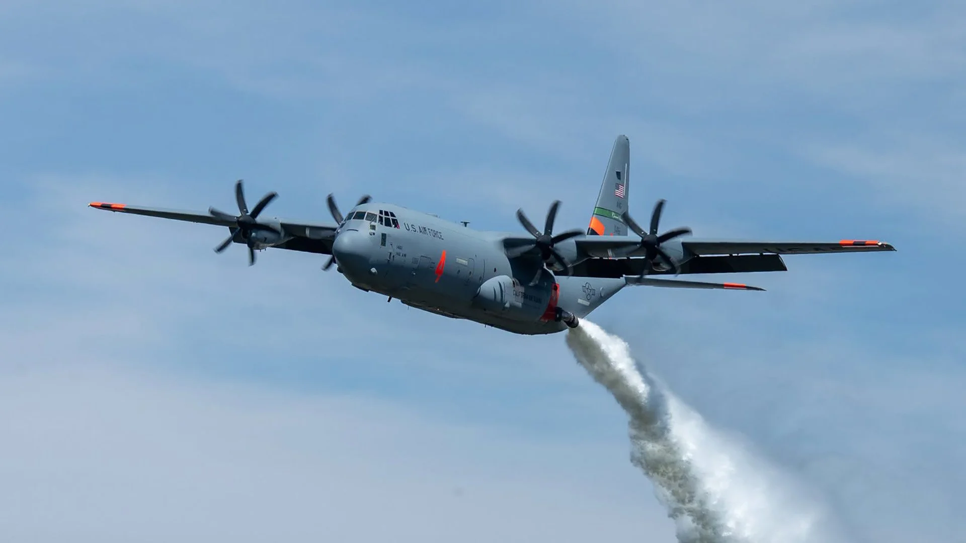 Two Military Airtankers Mobilized to Klamath Falls for Western Wildfires