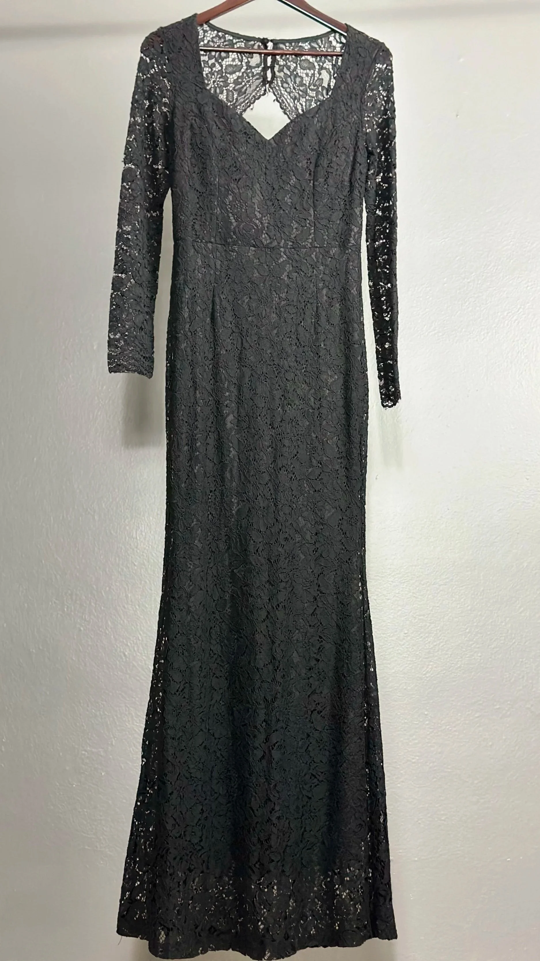 Whispers of Noir – The Lace Edition by Nora