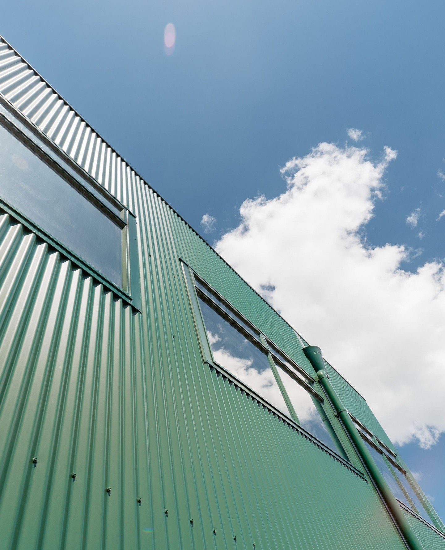 With a fresh coat of paint the exterior is looking sharp ✅ ⁠
⁠
The painting is almost done! But inside is where we&rsquo;ve really been busy. We can't wait to show you 👀⁠
⁠
#GolfPrecinctNZ #ComingSoon #Papamoa #GolfForEveryone #FamilyFun #Community 