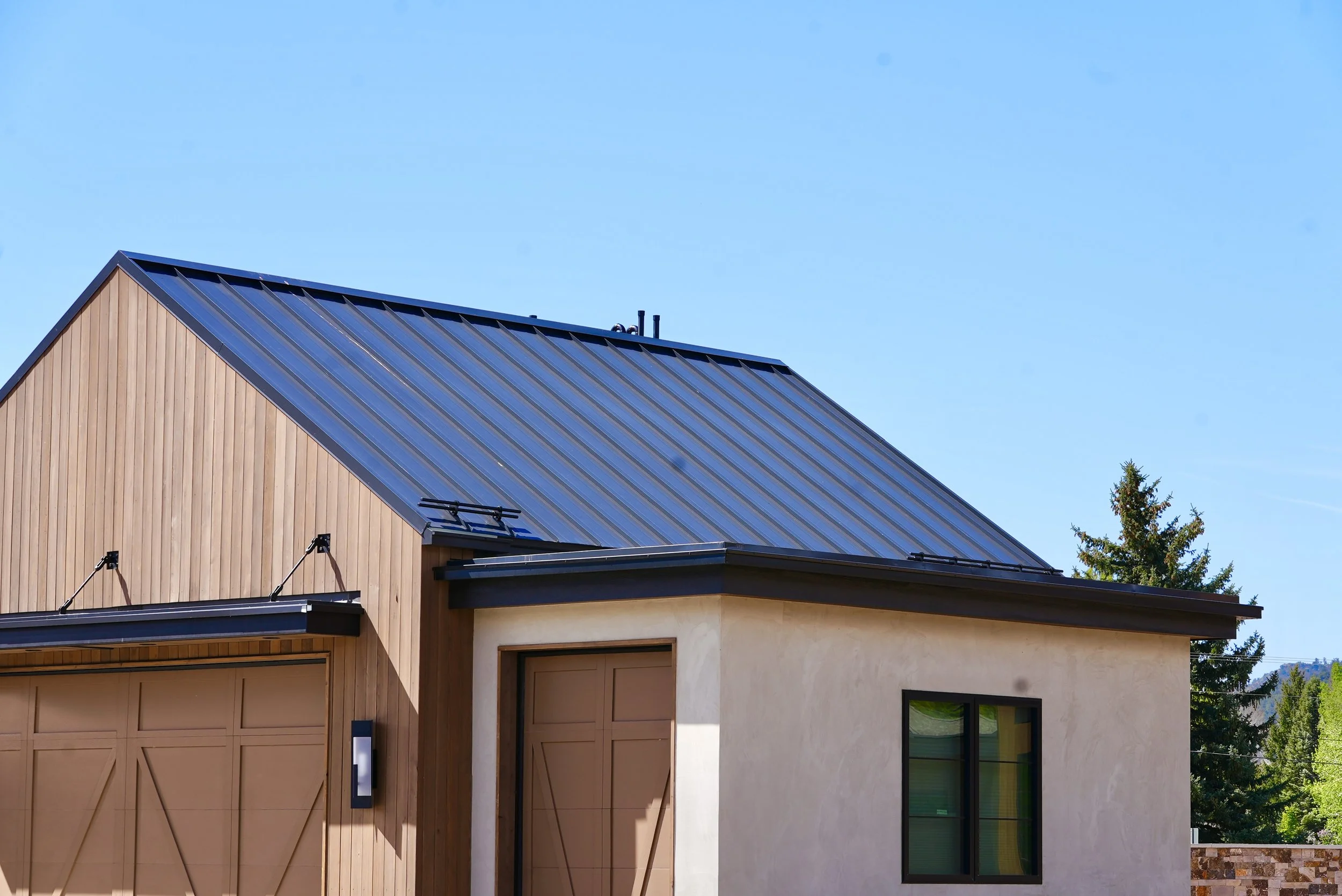 Why Choosing a Local Roofing Contractor Matters