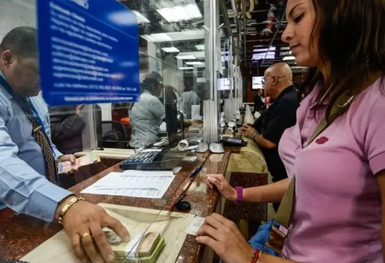 Tasas de interés y flotación del tipo de cambio