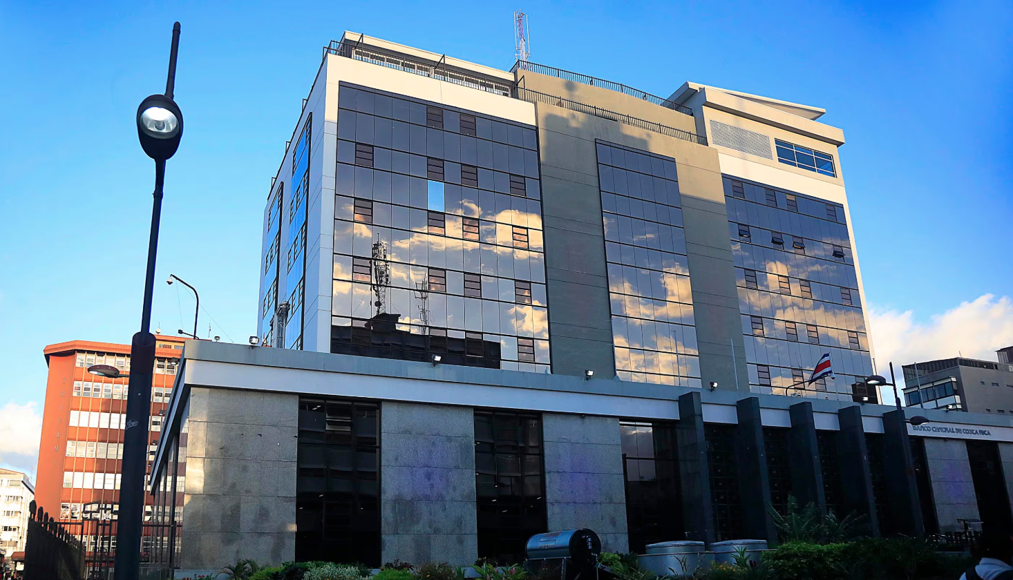 Costa Rica con buenas perspectivas económicas, pero con necesidad de importantes transformaciones