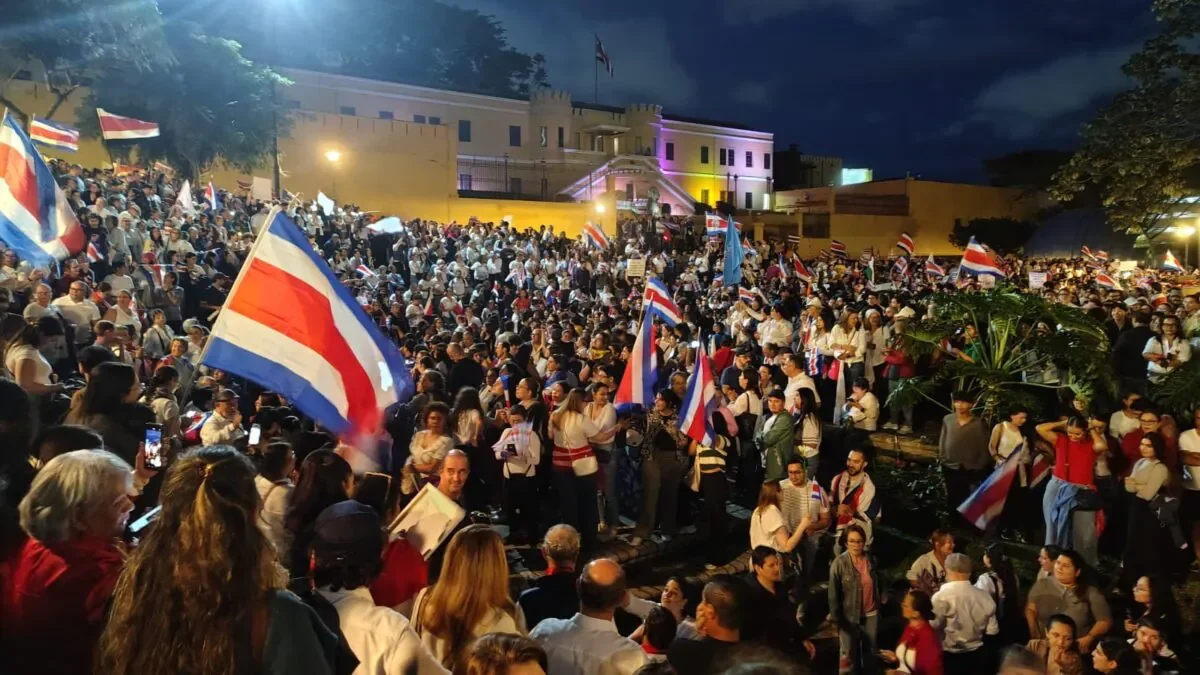 Plantados en favor de la democracia: no estoy en contra de nadie, estoy en favor de Costa Rica